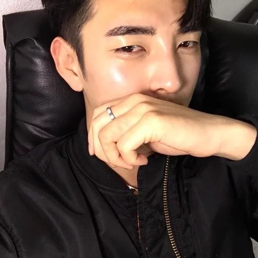 左萍亮梅