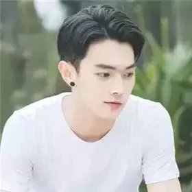 利林霄毅
