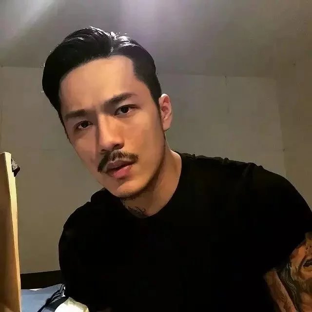 翟雨育紫